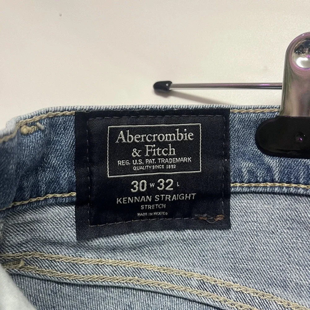Abercrombie & Fitch Men's Medium Wash Blue Jeans 30W 32L Kennan Straight